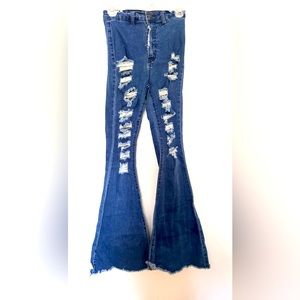 Jean. Flare style. Ripped Jean High waist